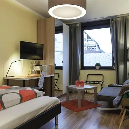 Paris, Eg Appartamento Solingen