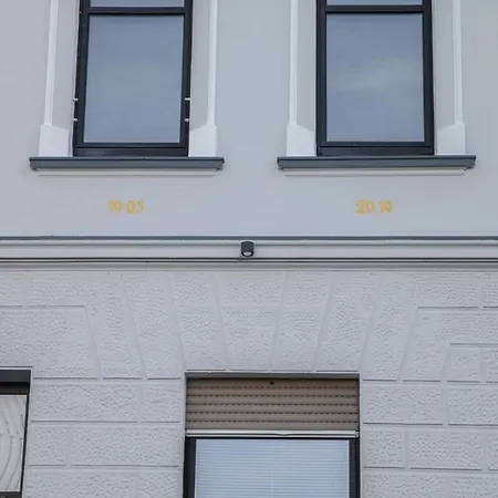 Paris, Eg Appartamento Solingen